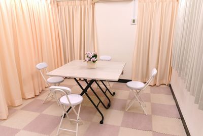 個別ミーティングやZoom会議など利用例 - 健康ひろばの室内の写真