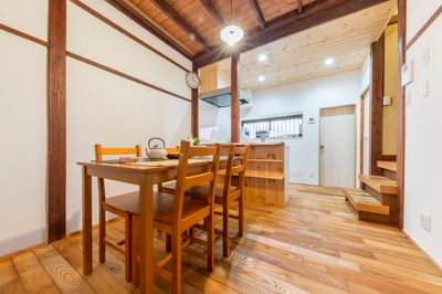 一階：ダイニングキッチン（８帖）。 - 月島長屋 多目的スペースの室内の写真