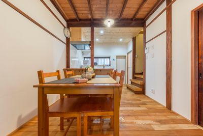 一階：ダイニングキッチン（８帖）。 - 月島長屋 多目的スペースの室内の写真