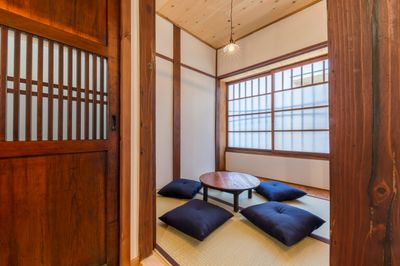 一階：和室（２帖）。ちゃぶ台＋畳で和の雰囲気。 - 月島長屋 多目的スペースの室内の写真