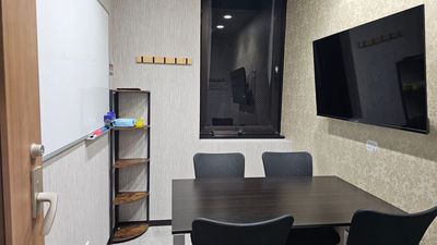 【神田駅から徒歩1分】モニター・フリードリンク付き4名会議室（Room F）※予約時間前は入室不可 - いいオフィス神田