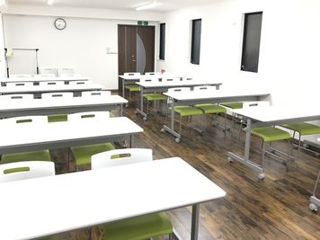 Wi-Fi無料完備です。 - 高崎白銀ビル貸し会議室 別館 Room1【2-3名掛け最大26席】の室内の写真