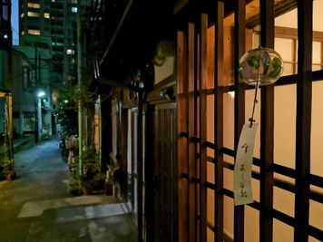 長屋の外観。※外観を撮影される際は、近隣住民の迷惑にならないようご配慮のほど宜しくお願い致します。 - 月島長屋 多目的スペースの室内の写真