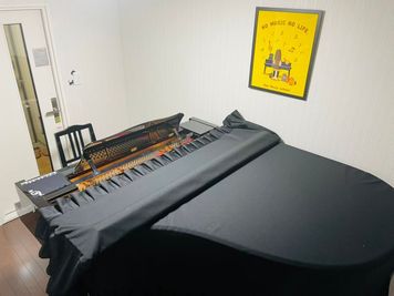 高音クリスタル！ - aya music school annex グランドピアノ１台 武蔵小杉の室内の写真