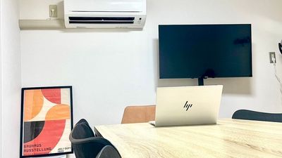 大型モニターTV完備
（地上波は映りません） - 小部屋ラボ　京都四条烏丸店 貸会議室【小部屋ラボ】京都四条烏丸店の室内の写真
