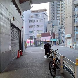 南口を出たら左に向いて歩きます - レンタルスタジオ　フェイバリットの入口の写真