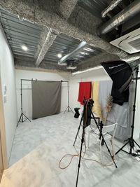 セルフ写真館、レンタルスペース プロカメラマン監修本格カメラ機材有りセルフ写真館の室内の写真