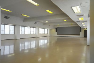 【飯田橋駅から徒歩2分】324平米の広いスペース、イベントなどに - 学校跡地の飯田橋でっかいレンタルスペース