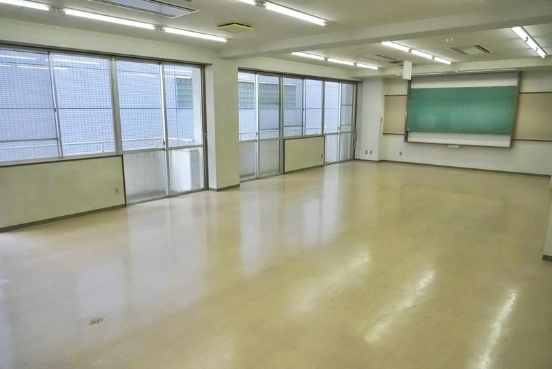 教室：B｜飯田橋駅徒歩2分の廃校の本物の教室レンタル - 学校跡地の飯田橋でっかいレンタルスペース