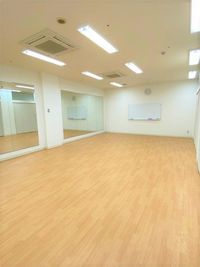 JR阪和線・関西空港線日根野駅徒歩5分！レッスンで好評！大きな鏡のある広々きれいなヨガ・ダンススタジオ✨ - イオンカルチャークラブ日根野店