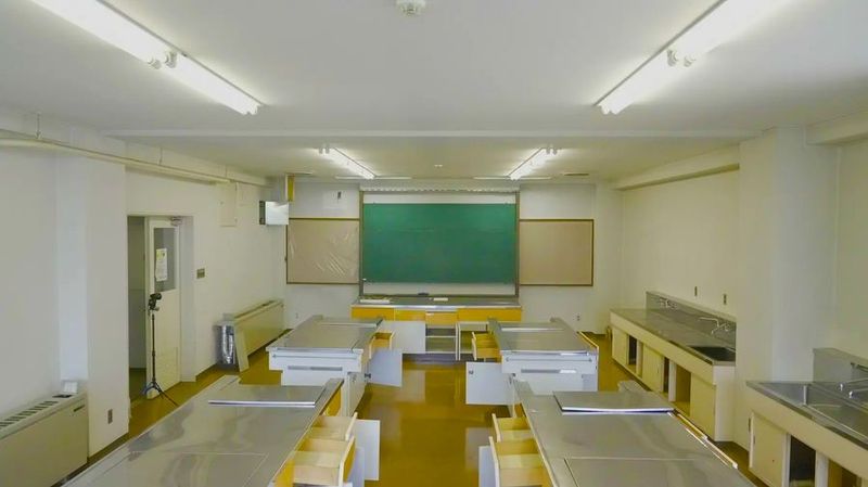 学校跡地の飯田橋でっかいレンタルスペース 調理室｜料理教室、実験動画、YouTube撮影、料理配信、親子会の室内の写真