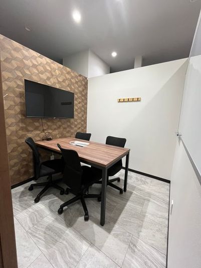 【RoomC】4名会議室（天井空きあり）※予約時間前は入室不可 - いいオフィス南越谷