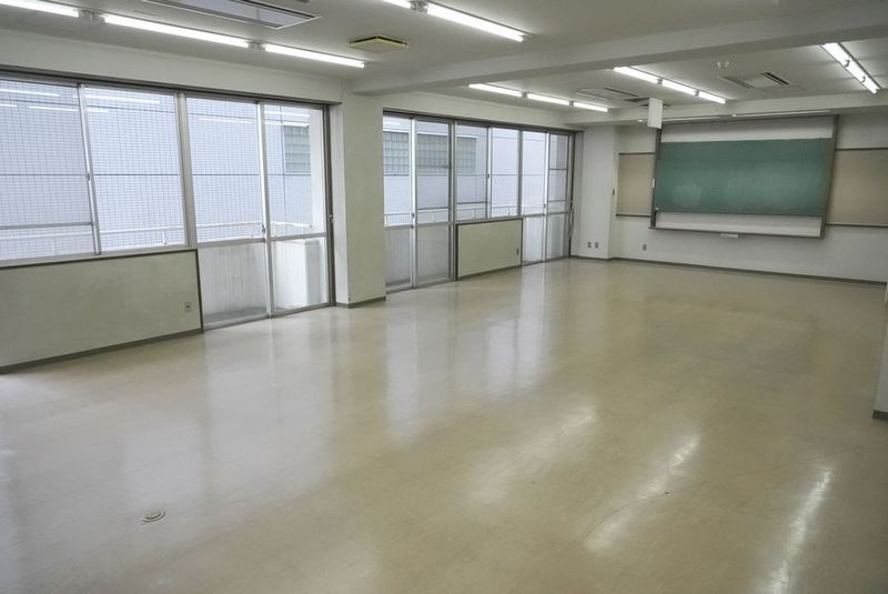 教室：A｜元学校の本物の教室レンタル/撮影、ポップアップ、オフ会 - 学校跡地の飯田橋でっかいレンタルスペース