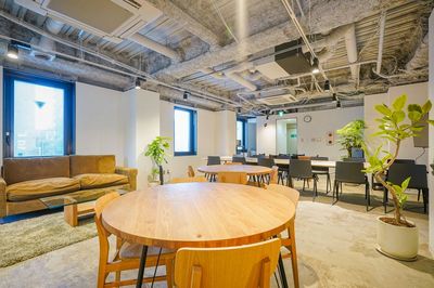 天井高３メートルと窓も多く明るい空間 - SPOT中之島 フェスティバルタワーサイド 中之島フェスティバルタワー隣接のデザイナーズレンタルスペースの室内の写真