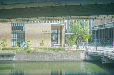 窓からは土佐堀川とフェスティバルタワーの景観 - SPOT中之島 フェスティバルタワーサイド 中之島フェスティバルタワー隣接のデザイナーズレンタルスペースの室内の写真