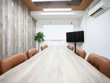 貸会議室ルームス　神谷町店 【ROOMs神谷町店　第1会議室 階段B1F 】神谷町駅徒歩1分の室内の写真