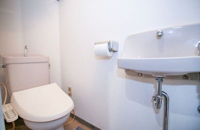 トイレ　男女共用1つ - 貸会議室ルームス　神谷町店 【ROOMs神谷町店　第2会議室 階段B2F 】神谷町駅徒歩1分の室内の写真