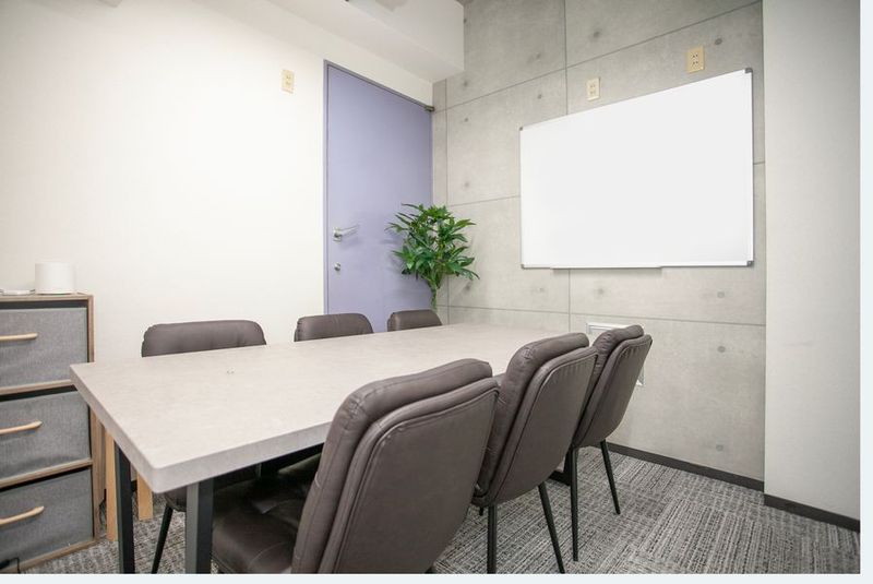 貸会議室ルームス　神谷町店 【ROOMs神谷町店　第2会議室 B2F 】神谷町駅徒歩1分の室内の写真
