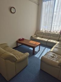 ソファーのある日当たりのいいお部屋 - 鈴鹿カルチャーステーション　SCS