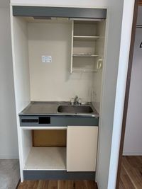 キッチンも完備です - 高安駅から徒歩10分｜明るく落ち着いた6畳個室スペース 明るく落ち着いた6畳個室スペースの室内の写真
