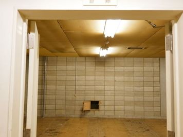 学校跡地の飯田橋でっかいレンタルスペース 地下1階フロア貸し｜飯田橋駅徒歩2分の元学校の室内の写真
