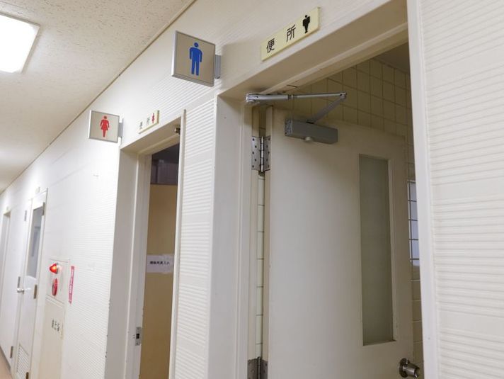 廊下＆トイレ（フロアー貸し）｜撮影、学校のトイレ、自主製作動画 - 学校跡地の飯田橋でっかいレンタルスペース