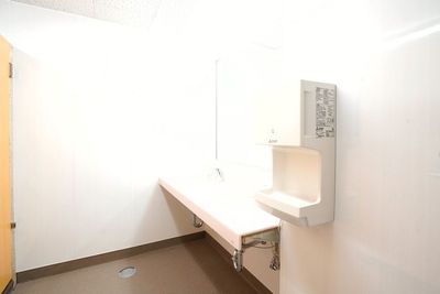 お手洗い - 【50～100名にぴったり】汐留ビジネスフォーラム 【10～40名規模の利用にオススメ】48名会議室の設備の写真