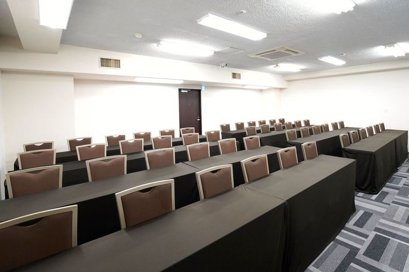 【10～40名規模の利用にオススメ】48名会議室 - 【50～100名にぴったり】汐留ビジネスフォーラム