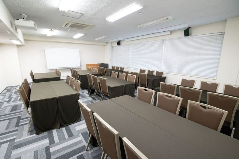 【10～40名規模の利用にオススメ】48名会議室 - 【50～100名にぴったり】汐留ビジネスフォーラム