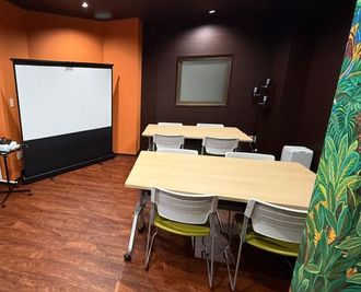 🍀徳島駅3分🍀会議室🏢テレワーク/女子会/高速Wi-Fi🛜大画面80型プロジェクター📽️飲食🉑最大12名 - ハコカル 徳島駅前