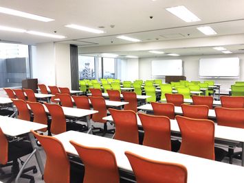 【大阪駅前】81+82　会議や研修、セミナーでのご利用にぴったりです。 - 自習室うめだの貸し会議室　１ビル
