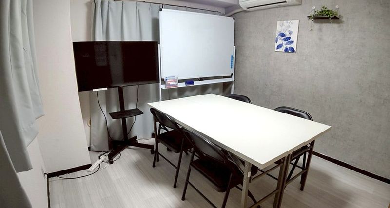 船橋駅近くに清潔で設備充実な貸し会議室がオープンしました！
2窓のため日当たりもばっちりです。
正面からの様子です。 - ルミナスペース船橋店 ルミナスペース船橋店　安い・綺麗な会議室の室内の写真