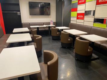 カラオケビッグエコー　五反田東口駅前店 《9～10名用》会議・打ち合わせ用ワークルーム【サイズL】の室内の写真