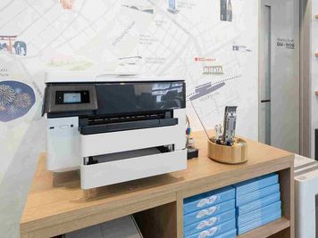 無料プリンターご利用いただけます - BIZcomfort新潟 個室ワークスペース（1名用）の設備の写真