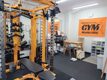 明るく、開放感もあり、快適な空間で、女性の方にも安心してご利用いただけます。 - MY FIT PERSONAL STUDIO