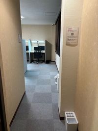 ワークスペース凪 ワークスペース凪(京成小岩店) - 席C (ディスプレイ有)の入口の写真