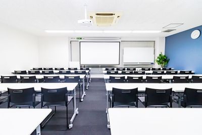 【天神駅出口徒歩2分！定員59名】高性能プロジェクター・10Gbps光回線・WiFi全て無料！ふれあい貸し会議室 天神No150 - ふれあい貸し会議室 天神西茂
