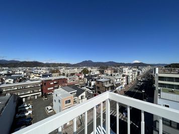 北東側 - 仲野ビル レンタルスペース 富士山の見える屋上スペースの室内の写真