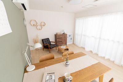 【スタジオK】窓が大きく光がよく入るくつろぎスペース - studio ideal