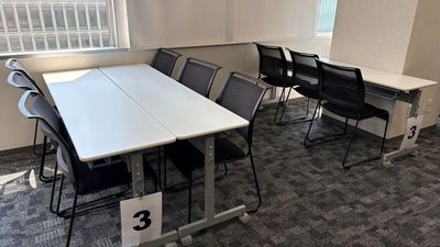 お部屋の一例＜6C＞卓番号3：手荷物が置ける荷物台付き！ - ボドシェア新宿店 【1卓料金】作業もMTGも！コワーキングスペース※最終入館20時の室内の写真