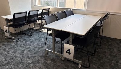 お部屋の一例＜6C＞卓番号4：手荷物が置ける荷物台付き！ - ボドシェア新宿店 【1卓料金】作業もMTGも！コワーキングスペース※最終入館20時の室内の写真