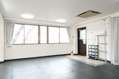 入口向きの様子です。 - スタジオ白猫屋　調布店 調布ダンススタジオの入口の写真