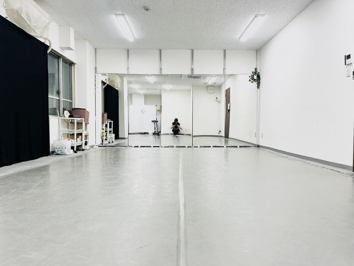 日暮里駅から徒歩3分！個室のリノリウムスタジオ！ライトつき - Lii danceダンススタジオ