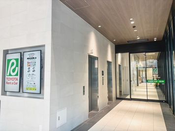 ふれあい貸し会議室 博多トヨタレンタリース ふれあい貸し会議室 Premium トヨタレンタリース博多駅前Bの室内の写真