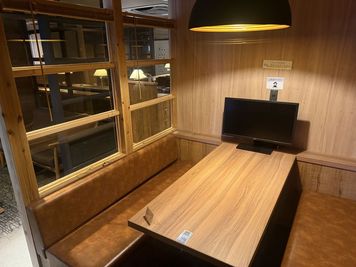【4名BOX席】五反田駅徒歩3分🌸フリードリンク🍹モニター/Wi-Fi/充電器/テレワークやWeb会議に最適 - BasisPoint 五反田店