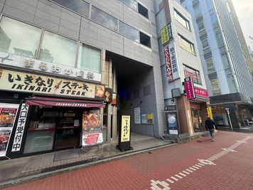 ビルの外観です。 - BasisPoint 五反田店 品川区五反田オープンスペースの外観の写真