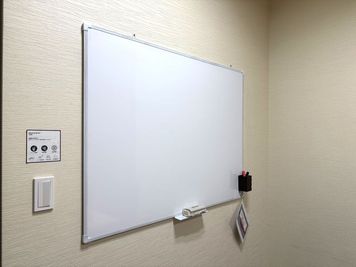 BIZcomfort京都四条烏丸 6名用貸会議室の設備の写真