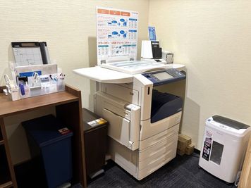 BIZcomfort京都四条烏丸 6名用貸会議室の設備の写真