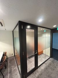 スペース内個室 - イマス西新宿第一ビル　レンタル会議室3階 イマス西新宿第一ビル　3階貸し会議室の室内の写真