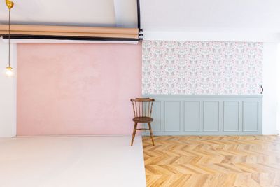 手作りの可動式壁が2面あり、
どこを切り取っても写真映え📸 - milk studio 飯田橋店 milk studio 飯田橋店（〜10名様）の室内の写真